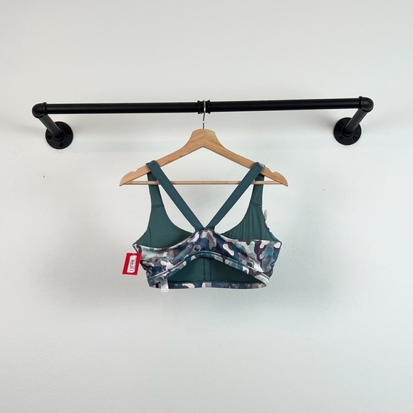 NWT Spanx Printed Low Impact Sports Bra in Blue Pink Camo - Picture 6 of 7